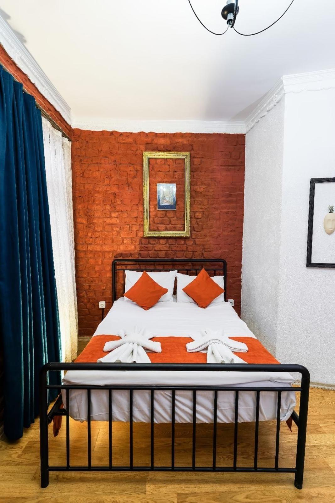 White Bolshoi Rooms Istambul Extérieur photo